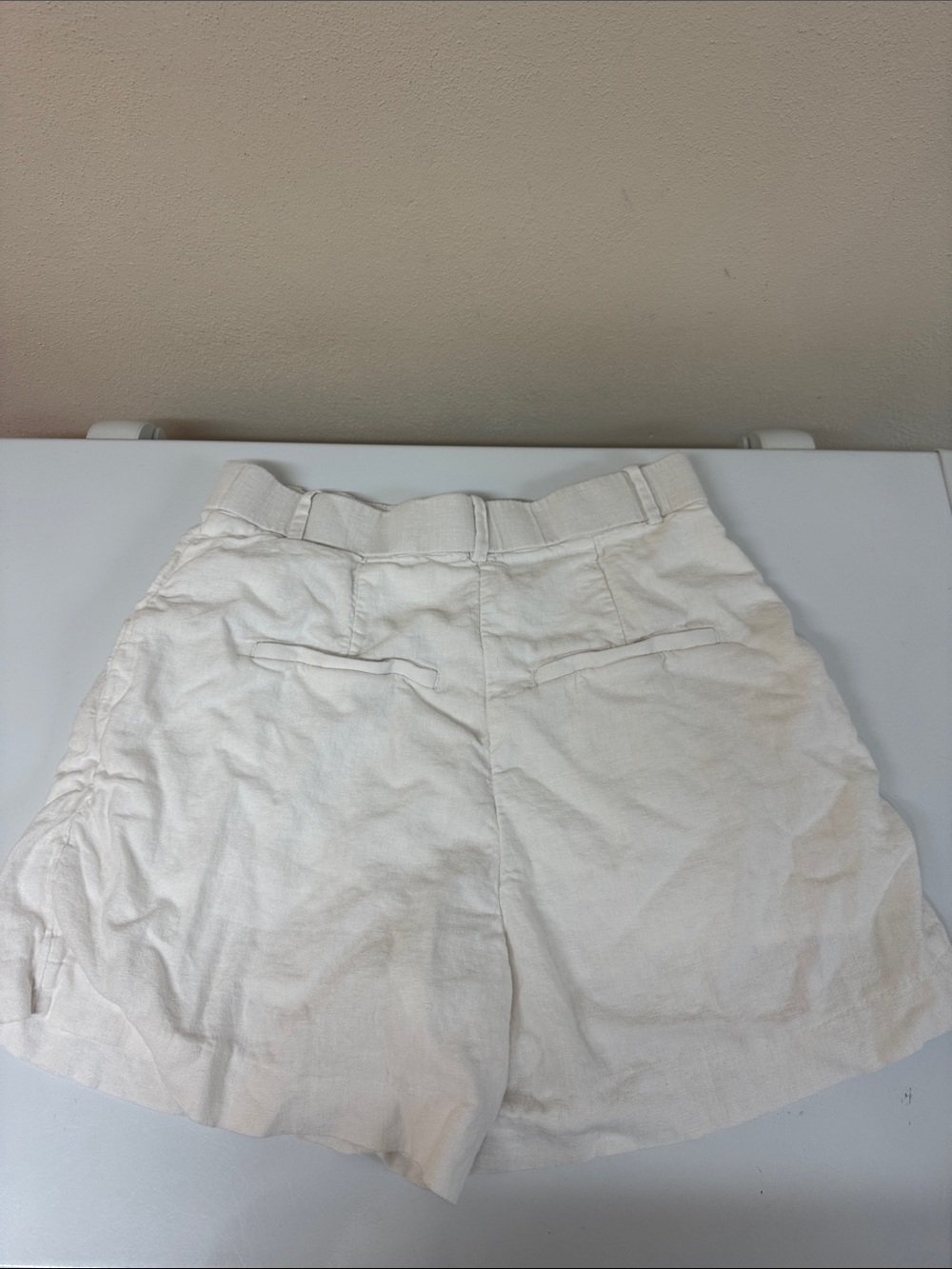 Women's White Linen High-Waist Casual Shorts - Picture 3 of 3